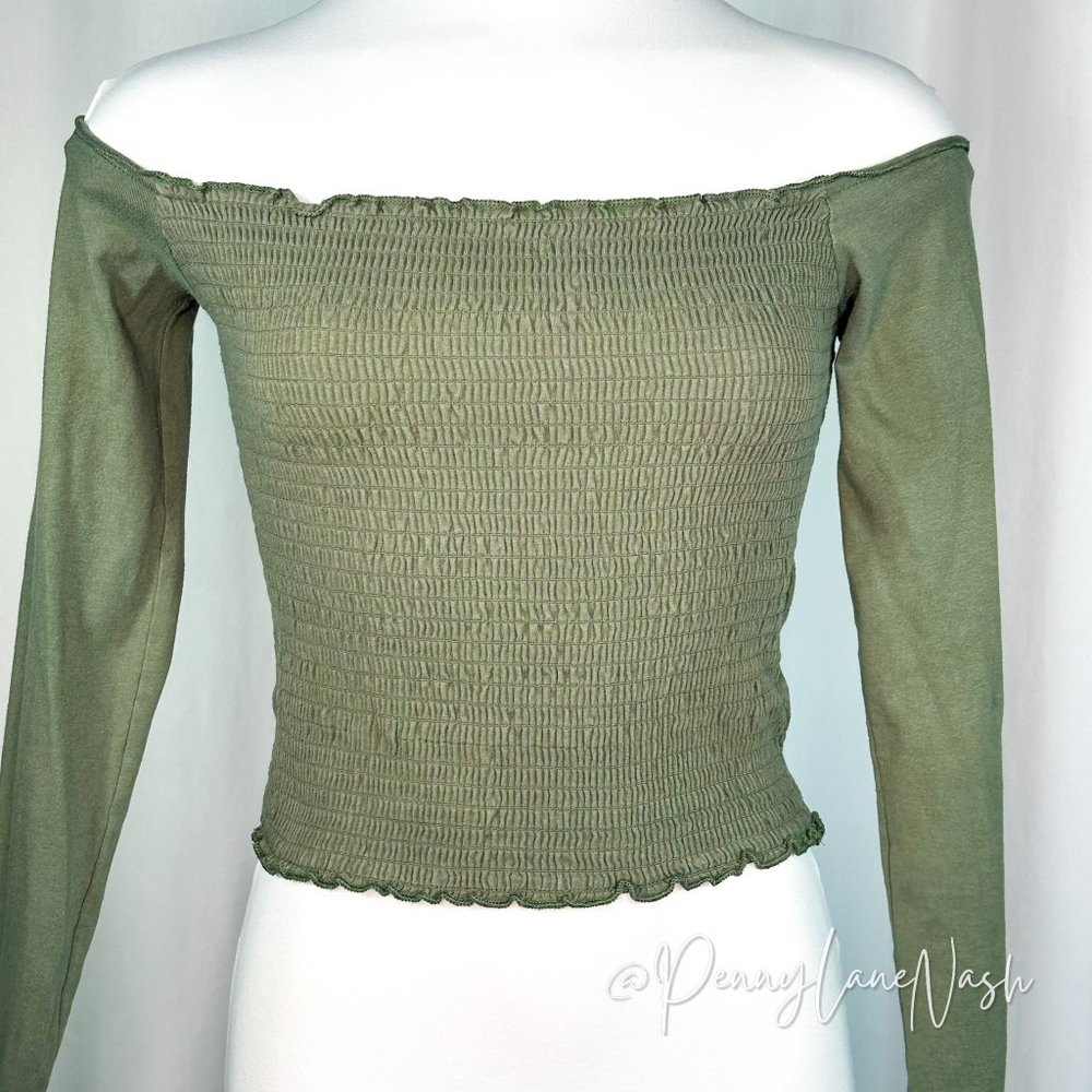 Hollister Smocked Off The Shoulder Long Sleeve Crop Top - Picture 3 of 9